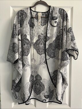 Chico’s Black White Paisley Kimono Open Front Draped Boho Cardigan